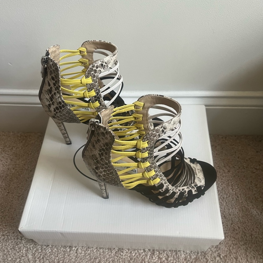 New Steve Madden Sleik Bright Snakeskin heels! Size 6! - Picture 5 of 10